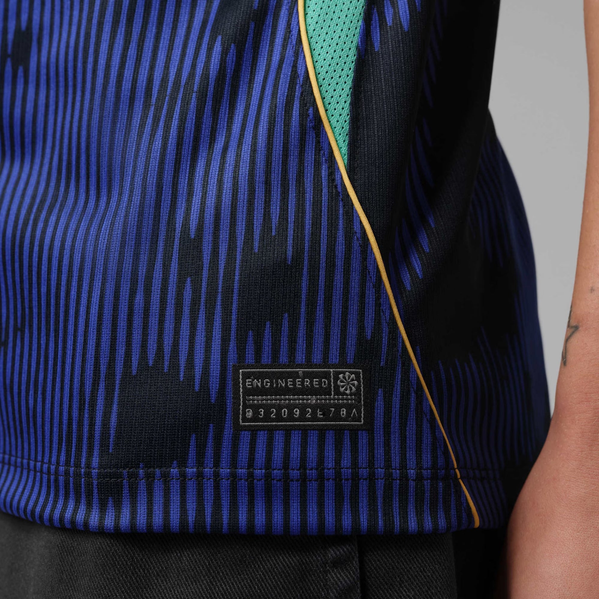 Camisa Brasil Reserva Azul Copa 2026 Torcedor - Feminino